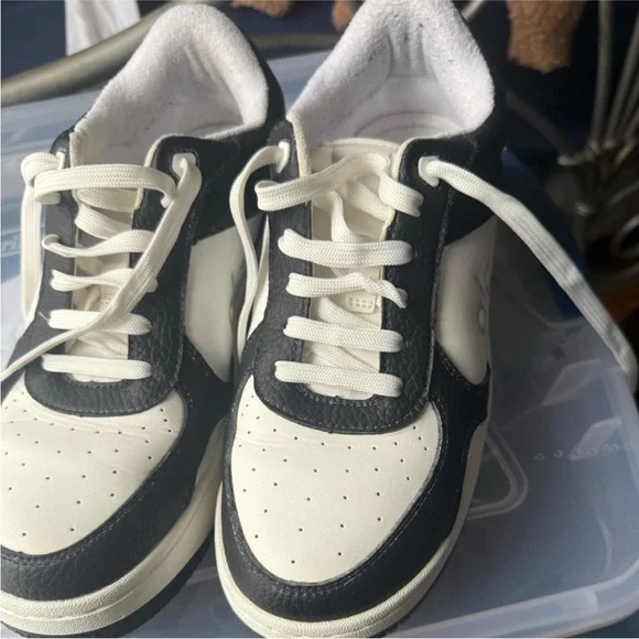 ALO Yoga Black and White Sneakers - Picture 4 of 5